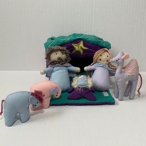 Children's 7 Piece Fabric Christmas Nativity Crèche Stable Carrying Case